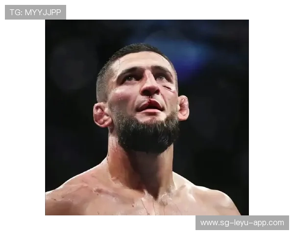 UFC肘击命中瞬间，现场音效震撼到刺激神经