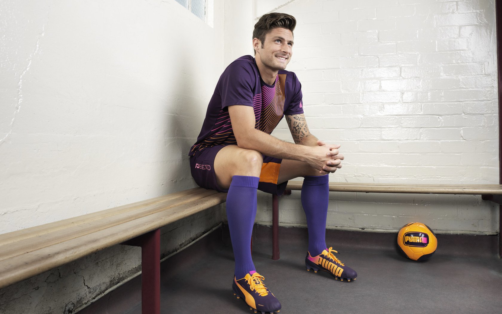 运动品牌推出联名球衣球迷购买热情高涨，球鞋联名款是什么意思